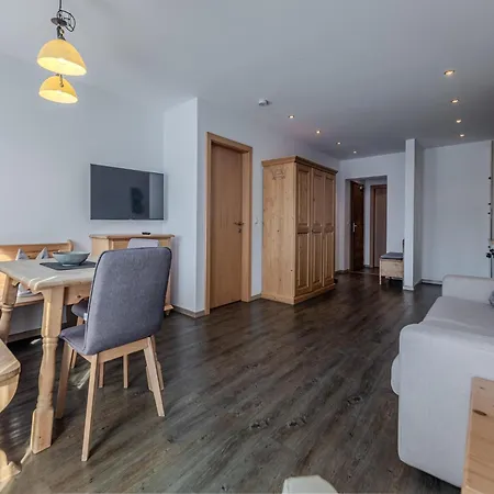 아파트 Directly On The Slope